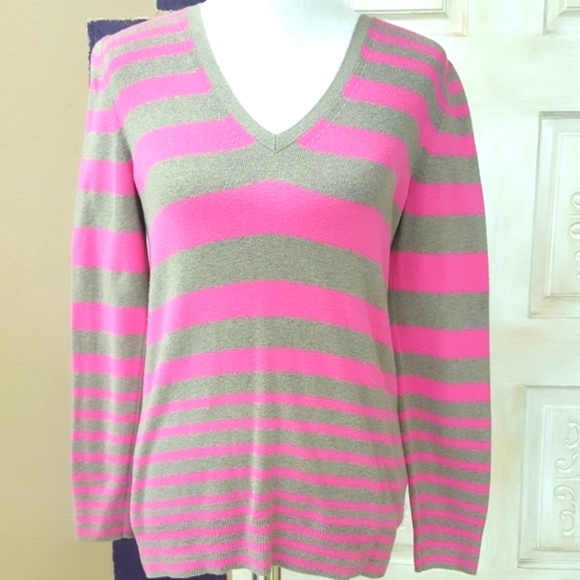 GAP Sweaters - 🆑️Pink / grey striped Gap v-neck sweater